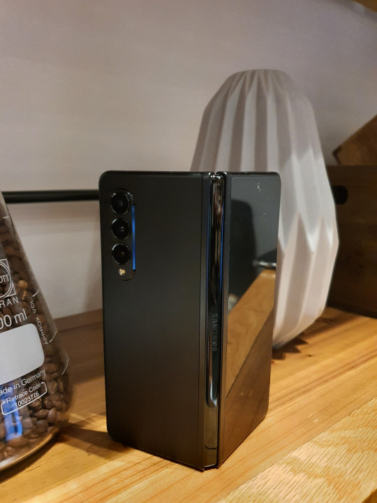 '갤럭시Z폴드3'. 김나인 기자